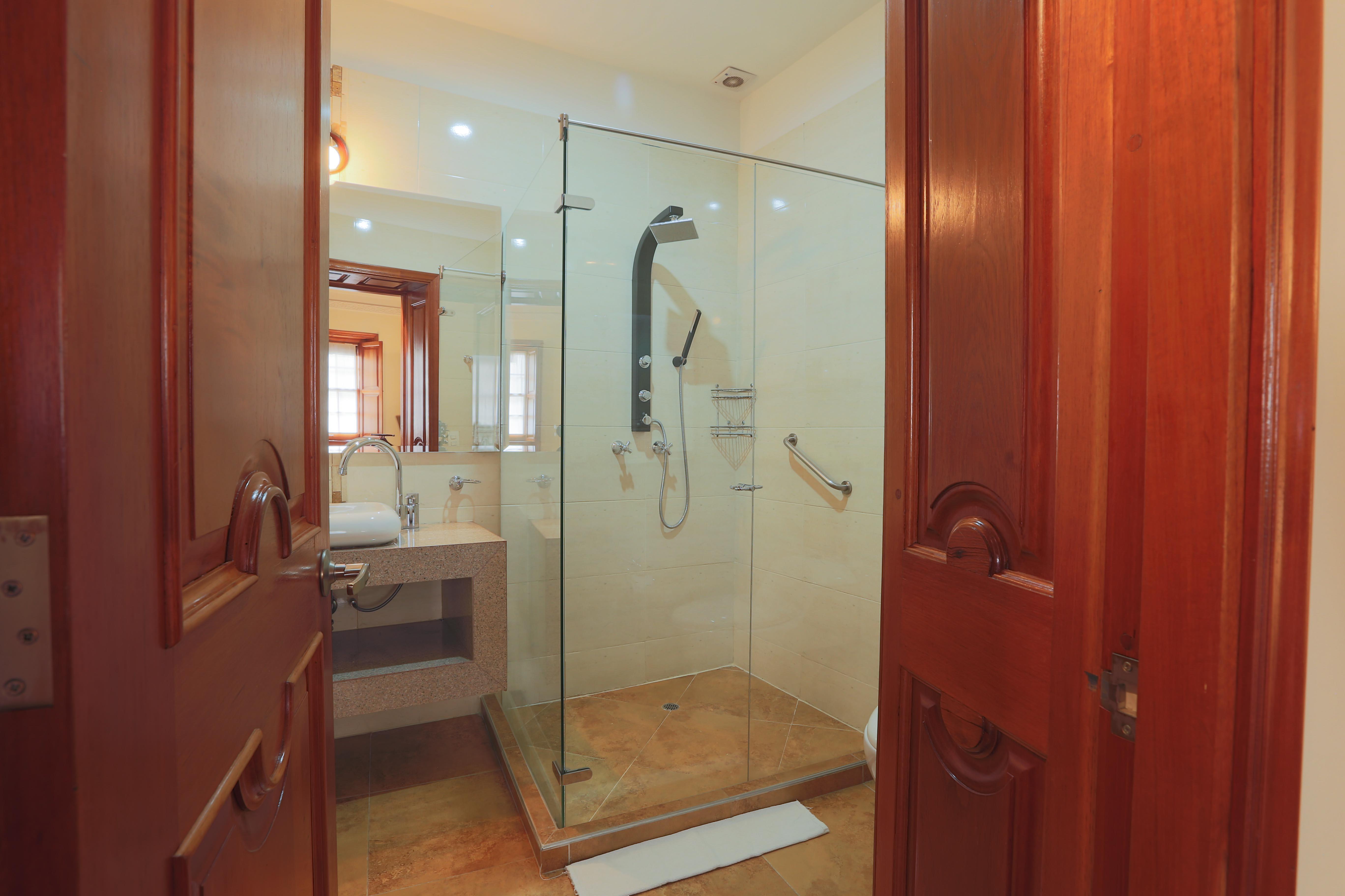 Hotel Santa Lucia Boutique Spa Bogota Bagian luar foto A shower cubicle