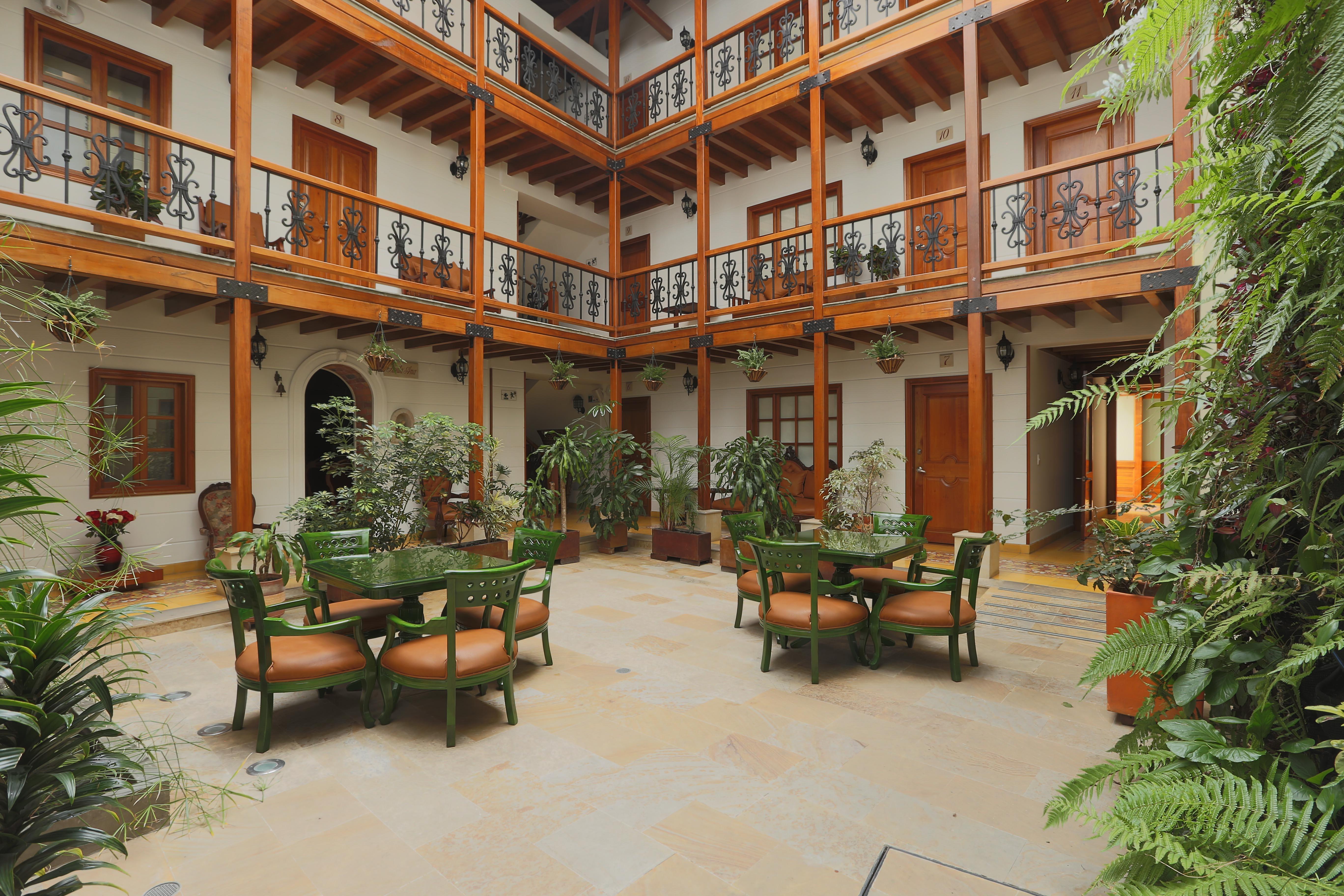 Hotel Santa Lucia Boutique Spa Bogota Bagian luar foto Patio of the hotel