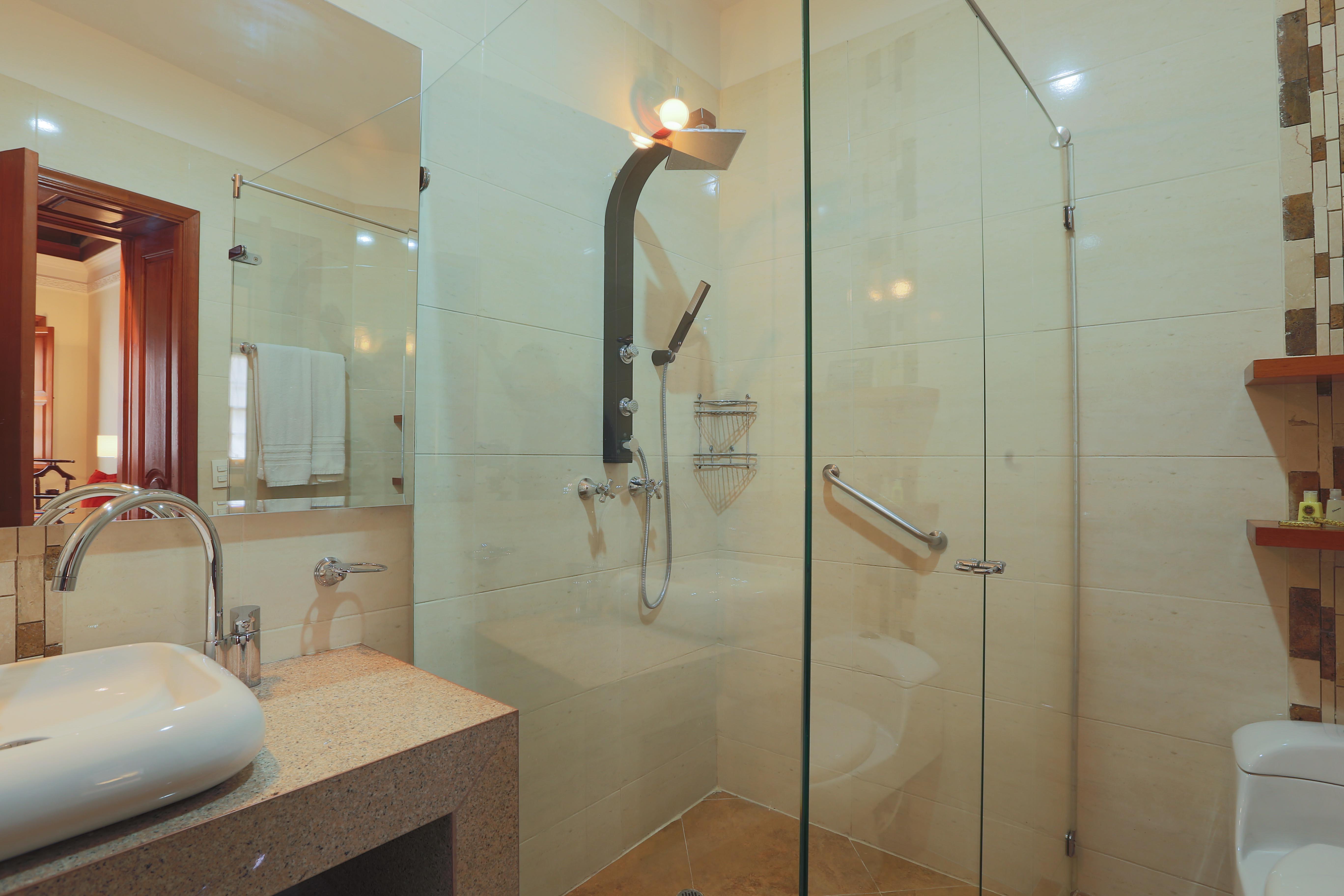 Hotel Santa Lucia Boutique Spa Bogota Bagian luar foto A shower enclosure